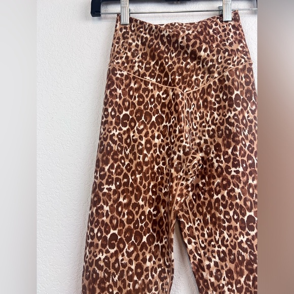 Offline by Aerie High Rise Leopard Animal Print Leggings Size Medium - Picture 2 of 9